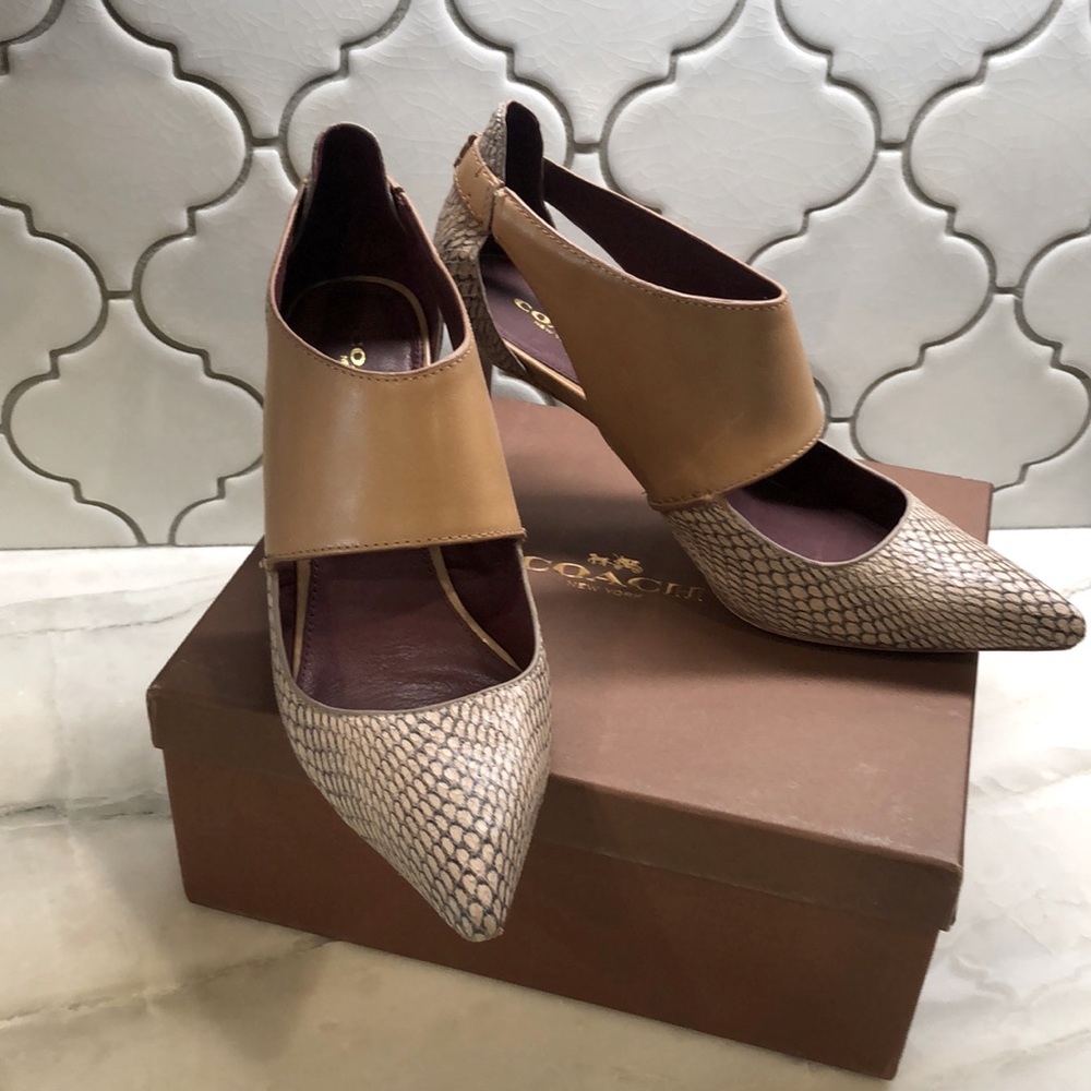 COACH Snake print leather pumps!!!